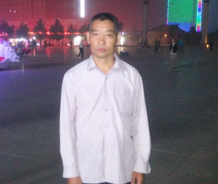 爸爸在卢氏广场上