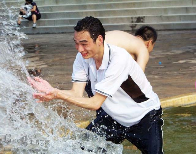 阿权二郎山戏水 阿权戏水